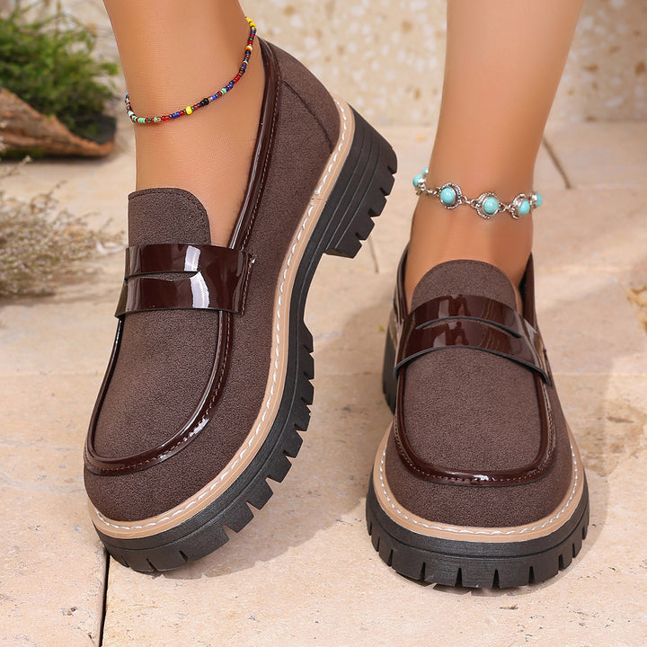 Damen Chunky-Loafer aus Veloursimitat mit Lackdetail und profilierter Lug-Sohle Echo Archiv