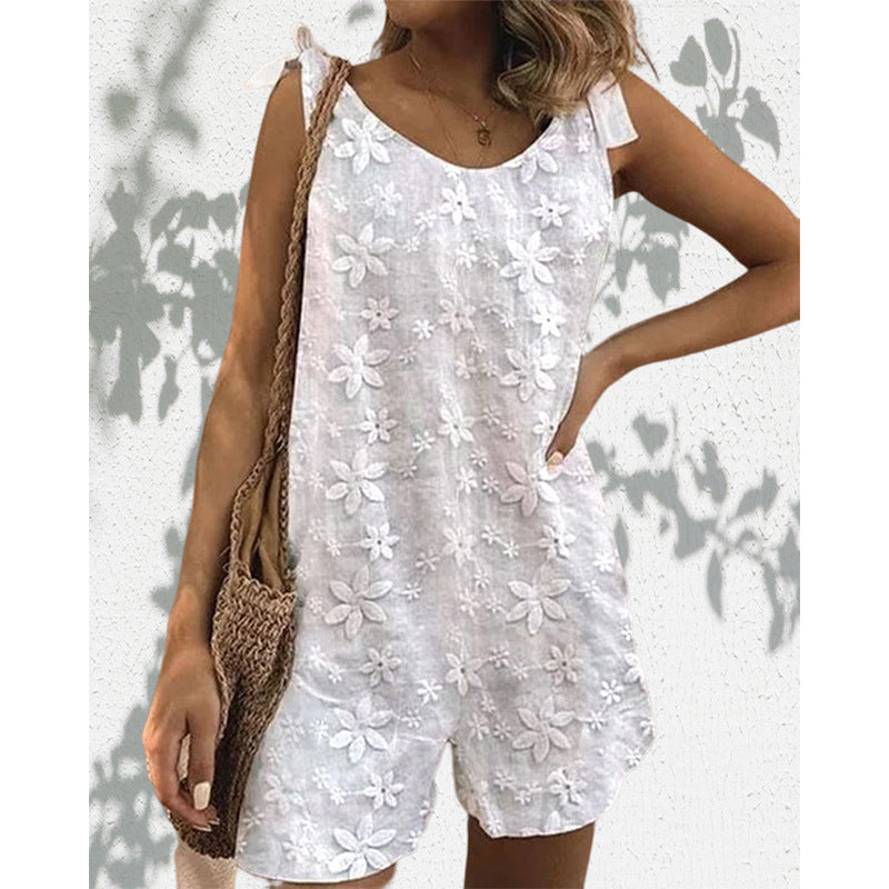 Damen nan leichter Kurzoverall mit floraler dreidimensionaler Stickerei, verstellbaren Bindeträgern und lockerer A-Linien-Silhouette Echo Archiv