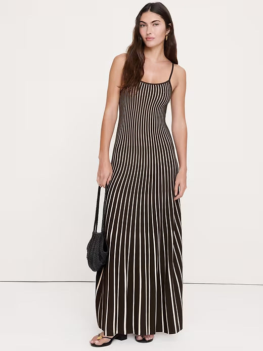 Damen nan elegantes Maxikleid im Unterkleid-Stil mit Spaghettiträgern, tailliertem Schnitt und weitem Saum Echo Archiv