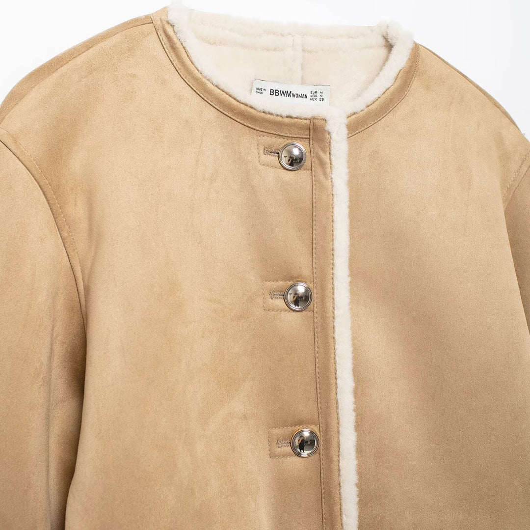 Damen Kurze Lammfelloptik-Cardiganjacke aus Veloursimitat mit Rundhals und Druckknöpfen Echoarchiv