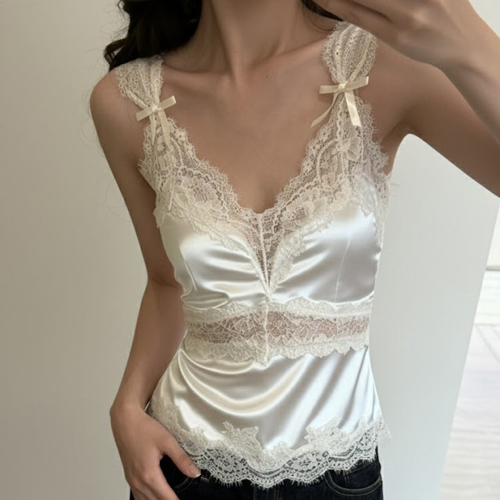 Damen luxuriöses Satin-Top mit romantischen Spitzendetails Echo Archiv