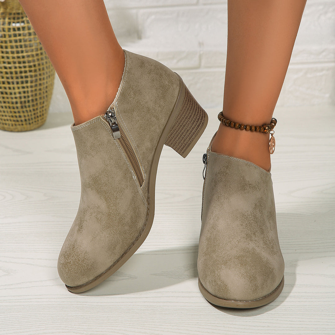 Damen kurze Stiefelette mit seitlichem Reißverschluss gepolstertem Komfortfußbett und stabilem Blockabsatz Echo Archiv