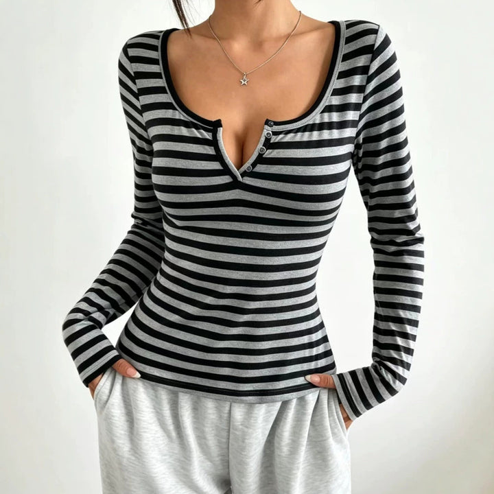 Damen nan tailliertes gestreiftes Langarmshirt mit tiefem Rundhalsausschnitt und dekorativer Knopfleiste Echo Archiv