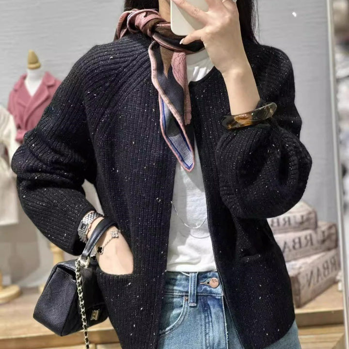 Damen Kurzgeschnittene kastige Strickjacke mit geripptem Feinstrick Ballonärmeln und aufgesetzten Eingrifftaschen Echoarchiv