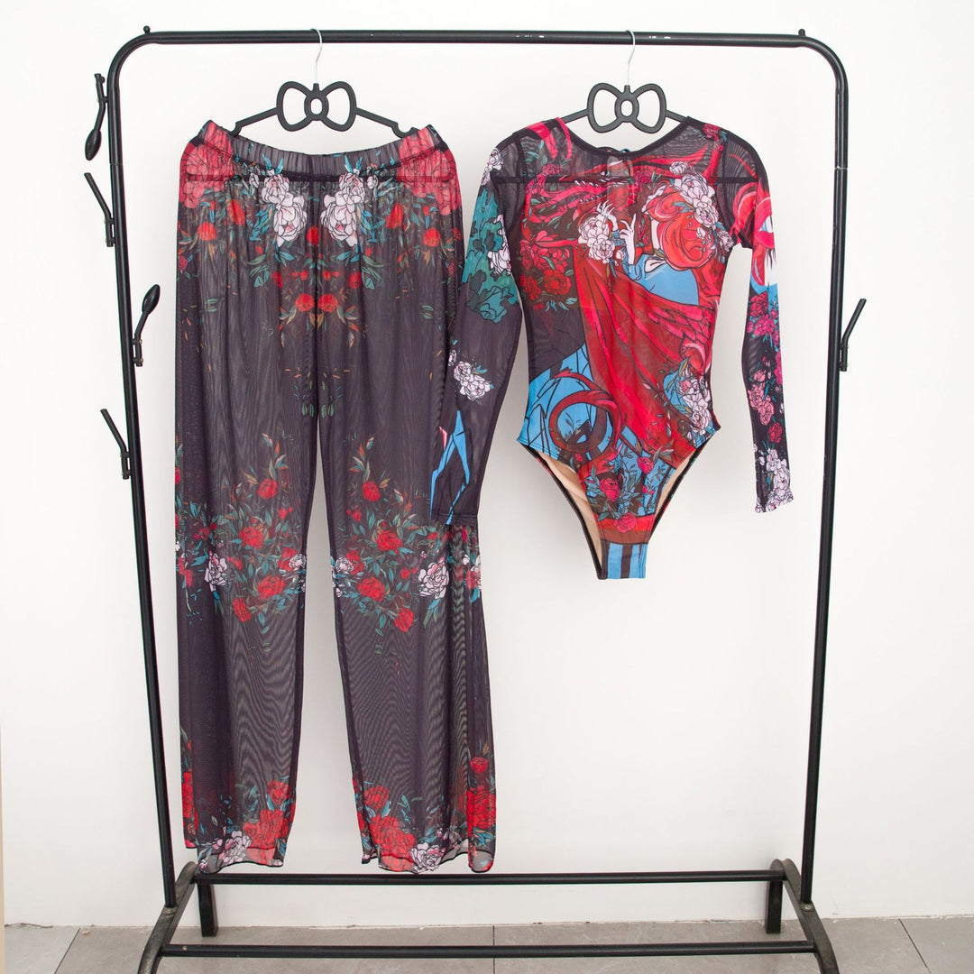 Damen modisches Badeoutfit mit langärmeligen Oberteil und lässigen Pants Echo Archiv