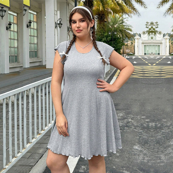 Damen lässiges Jersey-Kleid mit verspielt geschwungenem Saum und dekorativen Bändern Echo Archiv