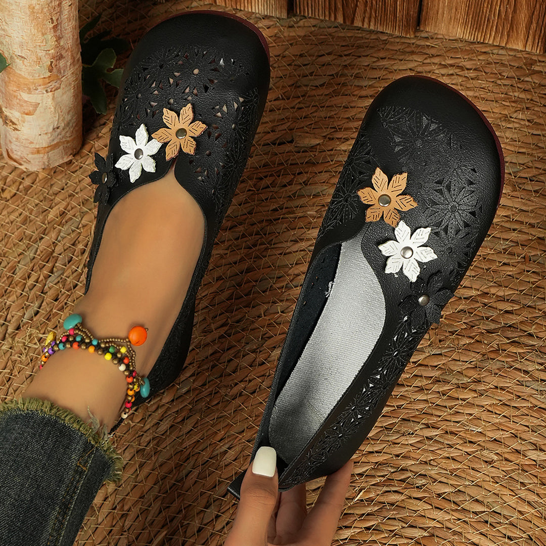 Damen nan flache Ballerina-Pantoffel mit Laserperforation und dreidimensionaler Blumenapplikation Echo Archiv