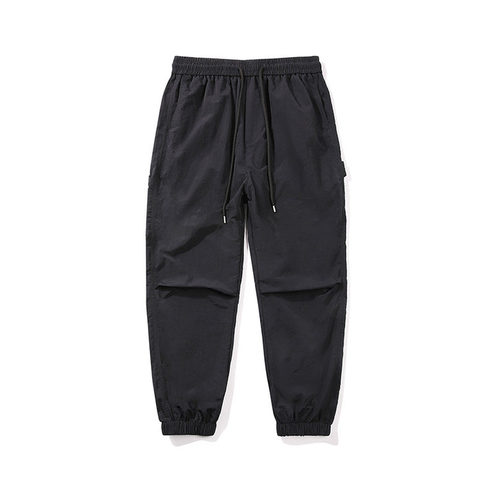 Herren Nylon-Mix Relaxed-Jogger mit elastischem Komfortbund, verdeckten Reißverschlusstaschen und geripptem Knöchelabschluss Echo Archiv