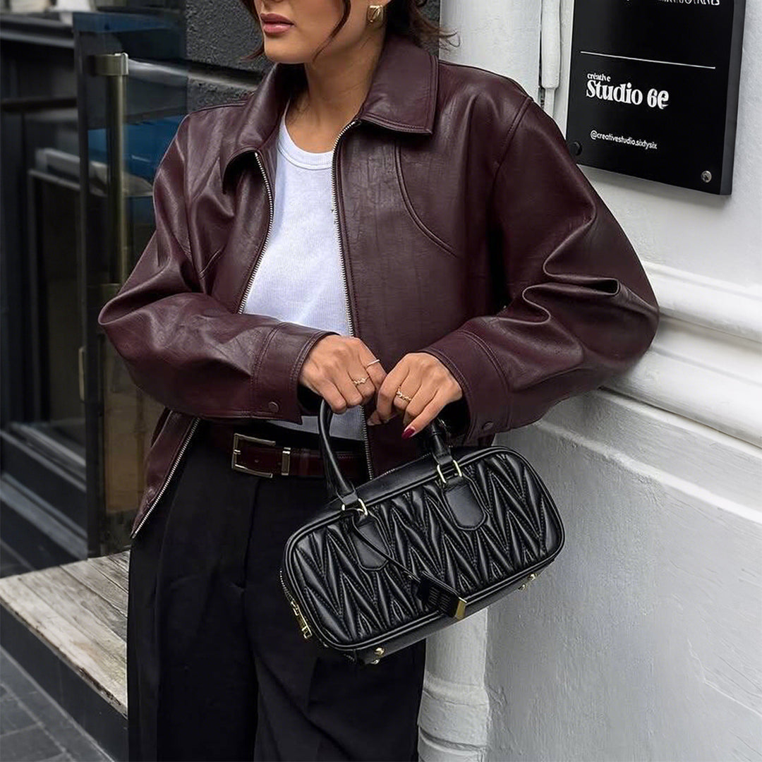Damen kurze Oversize-Lederjacke mit Hemdkragen, sichtbarem Reißverschluss und lässiger Silhouette – Velloura