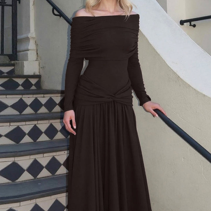 Damen Elegantes Langkleid mit gekreuztem Tailleneinsatz und schulterfreiem Ausschnitt Echo Archiv