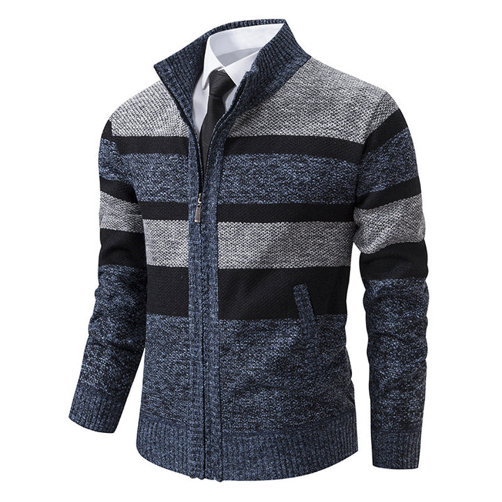 Herren modischer Strickjacke mit hohem Kragen und gestreiftem Design Echoarchiv