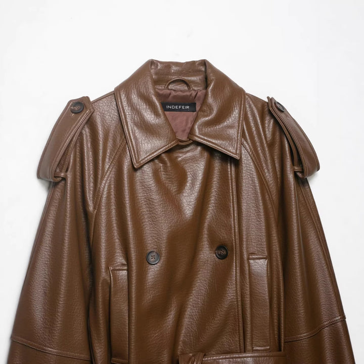 Damen Leder-Trenchcoat mit Bindegürtel, Schulterklappen und oversized Kragen Echo Archiv
