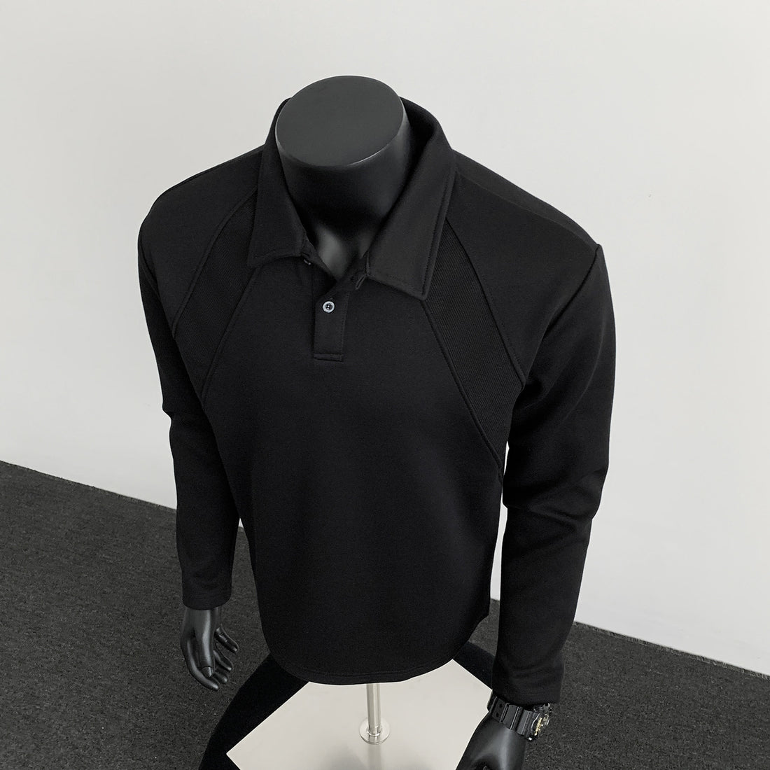 Herren Langärmeliges Polo mit Halbknopfblende, Raglannähten und Strukturpaneelen Echo Archiv