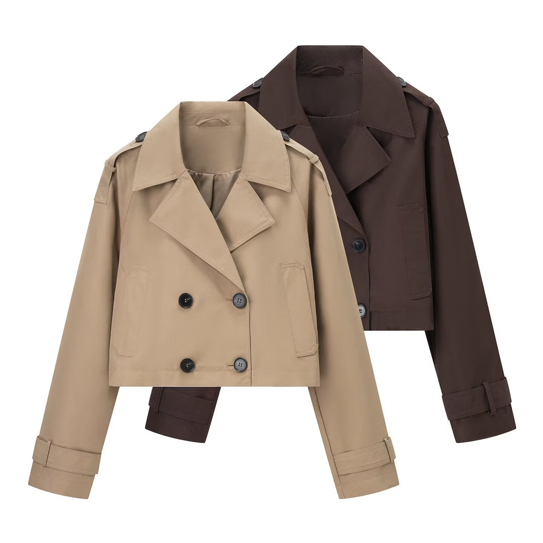 Damen nan kurze taillierte Doppelreiher-Trenchjacke im Boxy-Cropped-Schnitt mit Schulterpatten und verstellbaren Manschetten Echo Archiv