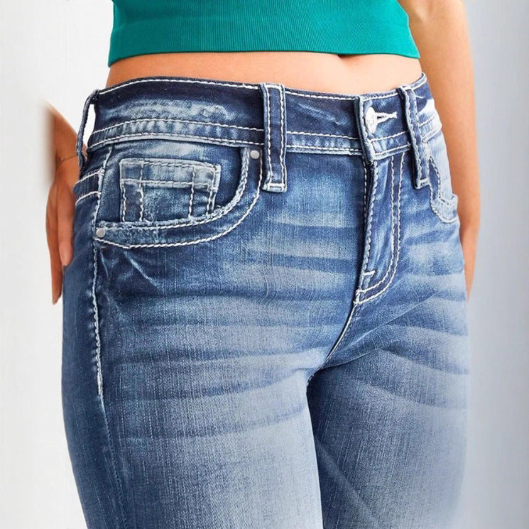 Damen kurz geschnittene Jeans mit Umschlag, mittelhoher Taille und Used‑Waschung Echo Archiv