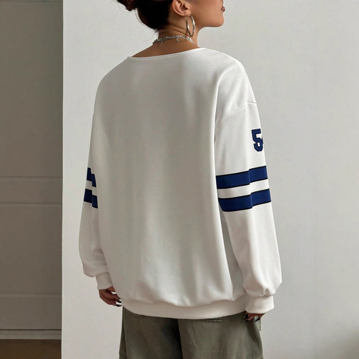 Damen Lockeres College-Sweatshirt im Off-Shoulder-Look mit großem Nummernprint – Avérine