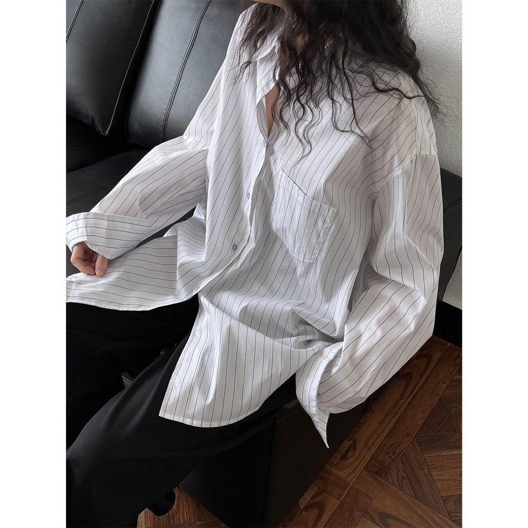 Damen Oversize-gestreifte Hemdbluse aus leichtem Viskose-Mix mit Brusttasche Echoarchiv