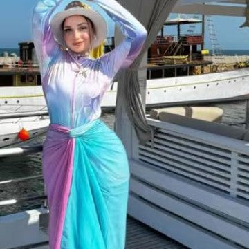 Damen modischer Strandanzug mit Wickelrock und UV-Schutz Echo Archiv