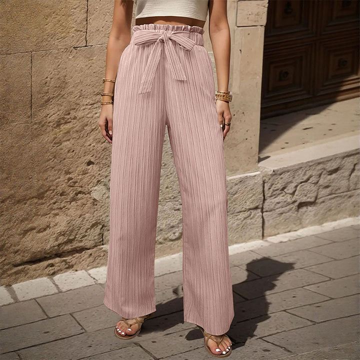 Damen Weite Plissee-Hose mit Paperbag-Bund und Taillenbindegürtel – Avélisse