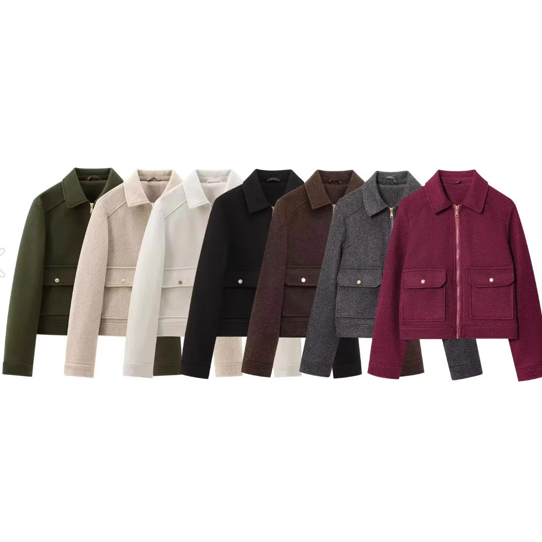 Damen 40+ kurze Woll‑Blousonjacke mit goldfarbenem Reißverschluss und aufgesetzten Pattentaschen Echo Archiv
