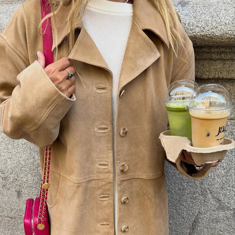 Damen Kurzmantel aus Veloursleder‑Optik mit kastiger Silhouette, Hornknopf‑Front & Eingrifftaschen Echoarchiv