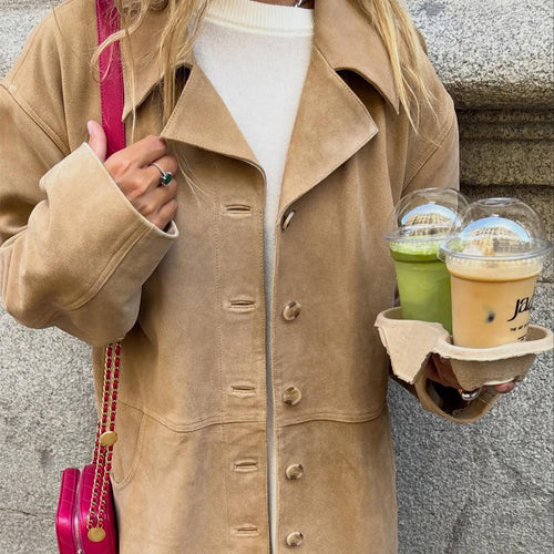 Damen Kurzmantel aus Veloursleder‑Optik mit kastiger Silhouette, Hornknopf‑Front & Eingrifftaschen Echoarchiv