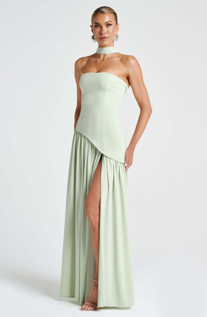 Damen Glamouröses Abendkleid mit schulterfreiem Design und exquisite Drapierung Echo Archiv