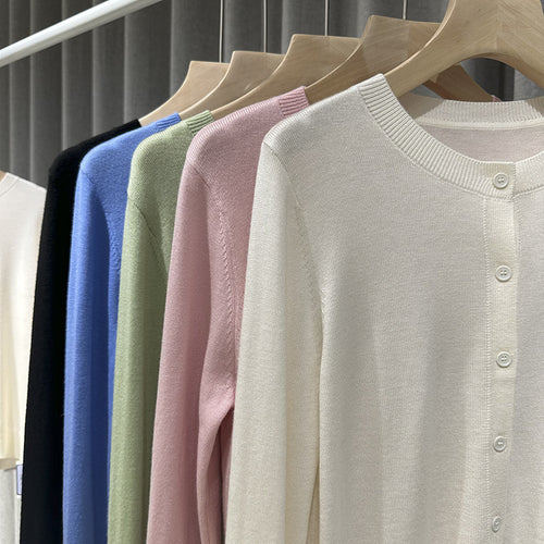 Damen Feiner Rundhals-Feinstrick-Cardigan mit schmaler Silhouette & verlängerten Bündchen Echo Archiv