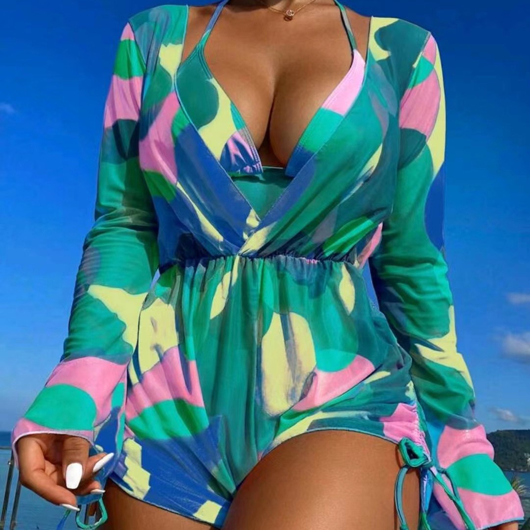 Damen Strandoutfit mit luftiger Tunika und Bikini Echo Archiv
