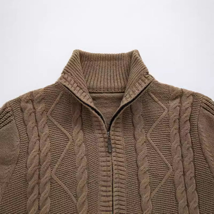 Herren Strickpullover mit hohem Kragen und Zopfmuster Echoarchiv