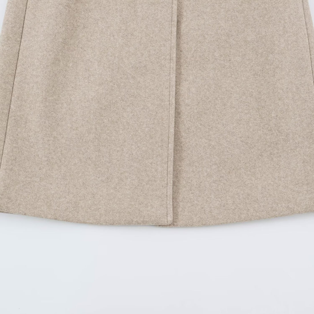 Damen Taillierter Wolloptik-Mantel mit fallendem Revers und Leistentaschen Echoarchiv