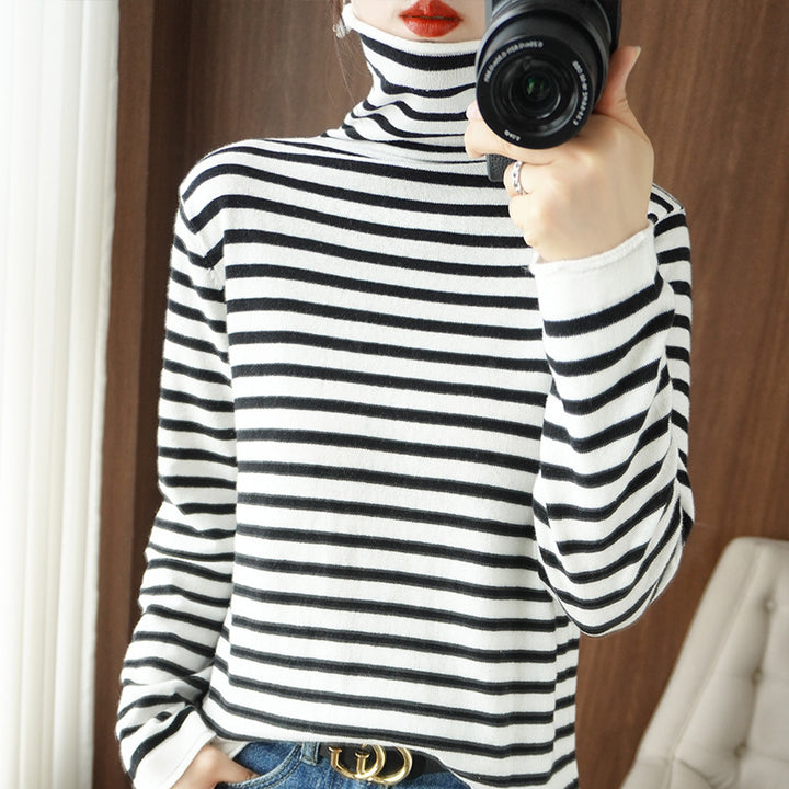 Damen Maritimer Feinstrick-Turtleneck mit feinem Streifenmuster und schlanker Passform Echoarchiv