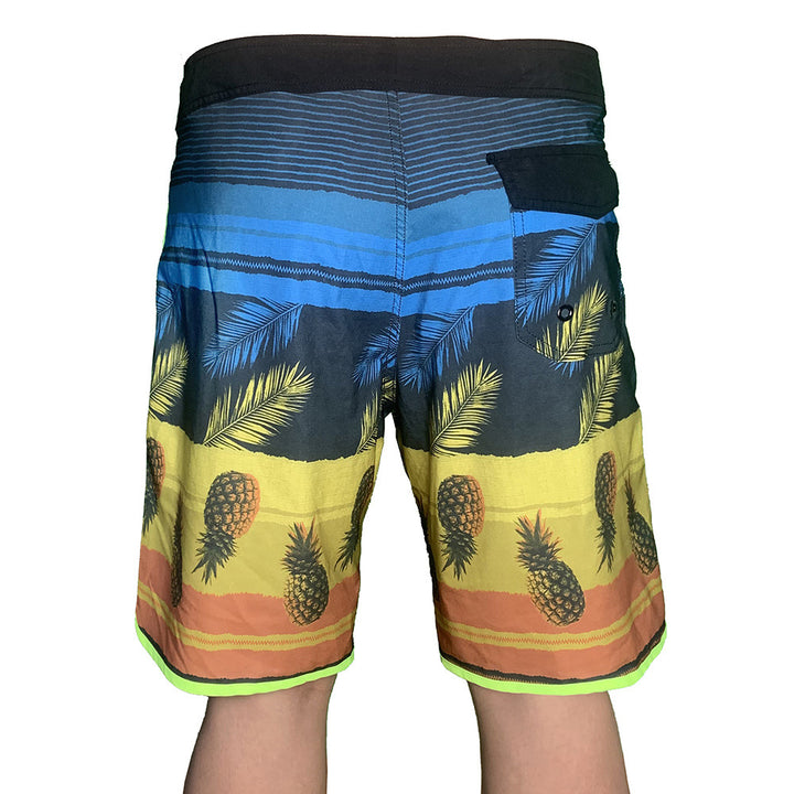 Herren Badeshorts mit innovativem Palmen- und Ananas-Design und praktischem Kordelzug Echoarchiv