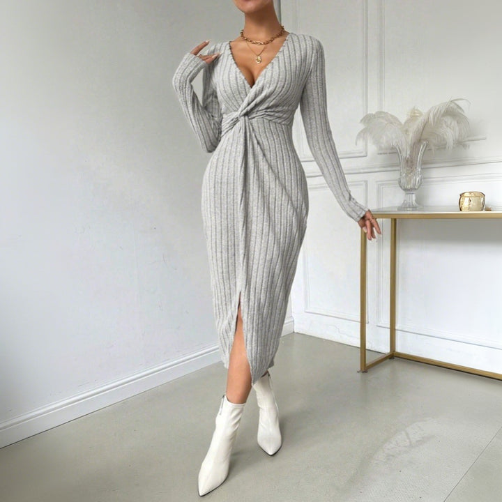 Damen geripptes Twist-Midikleid mit V-Ausschnitt, taillierter Silhouette und Frontschlitz – Élara