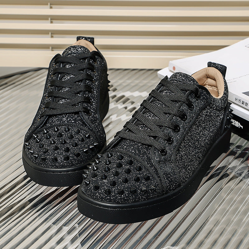 Damen glitzernder Low-Top Sneaker mit spitzem Nietenbesatz und gepolstertem Lederfutter Echo Archiv