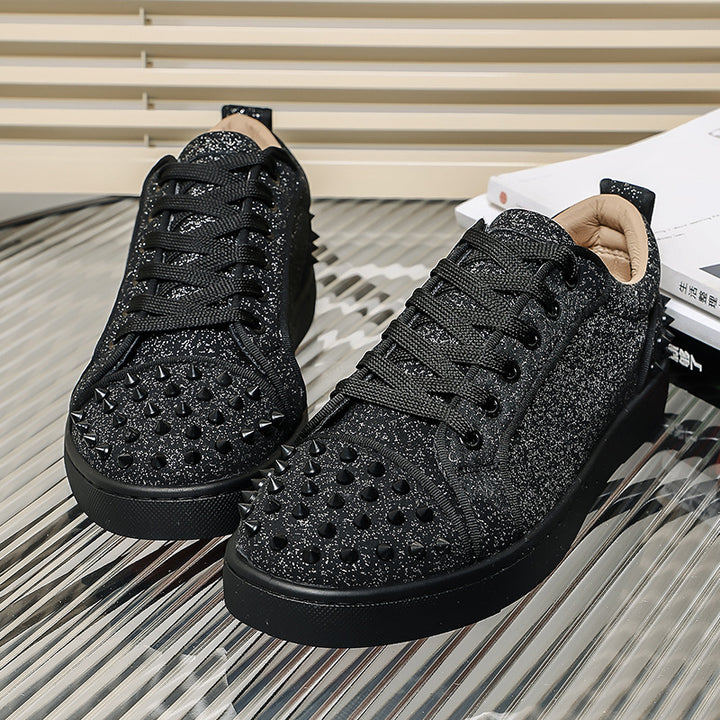 Damen glitzernder Low-Top Sneaker mit spitzem Nietenbesatz und gepolstertem Lederfutter Echo Archiv