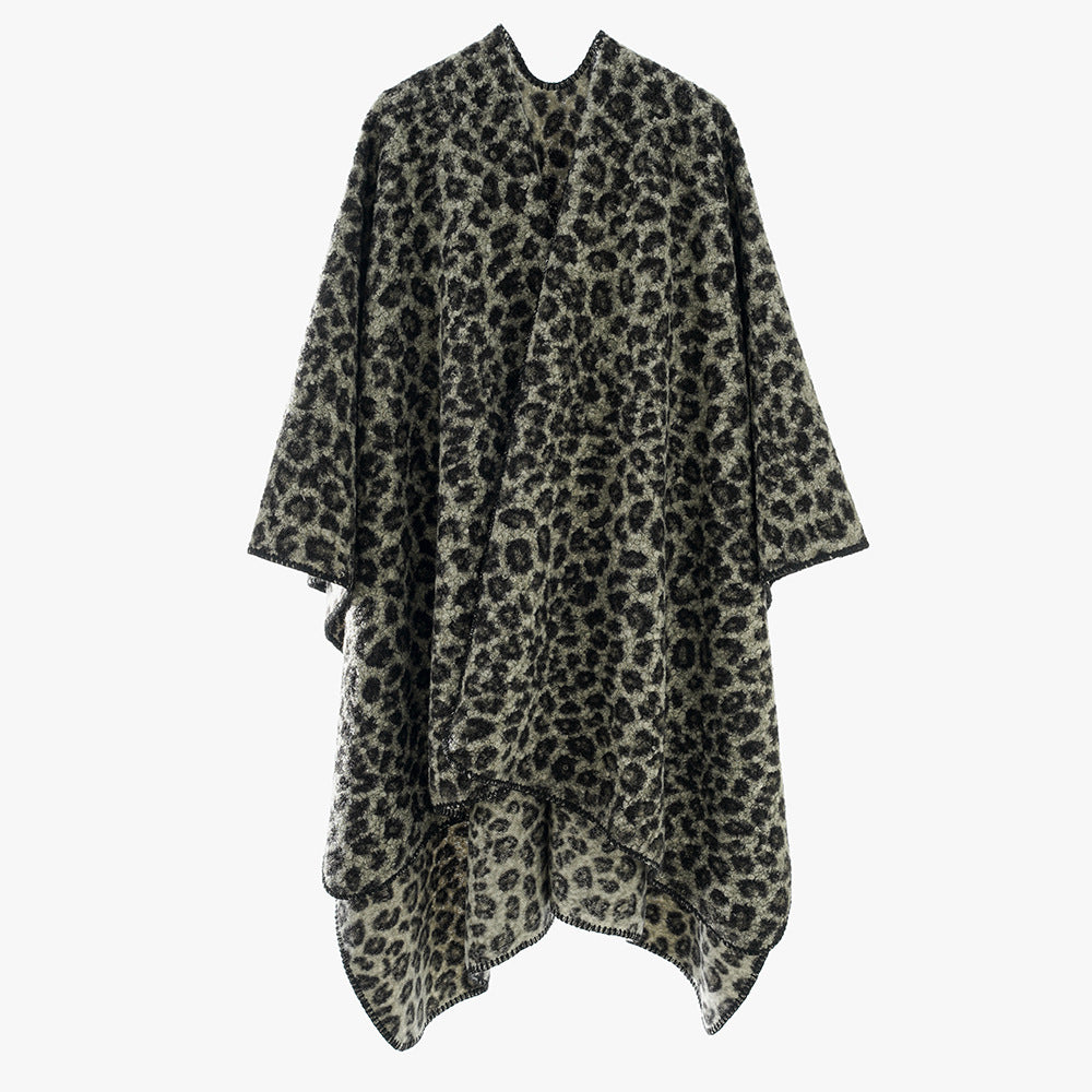 Damen Rechteckiger Wickel‑Ruana mit Leoparden‑Bouclé und feiner Kettelung – Avérine