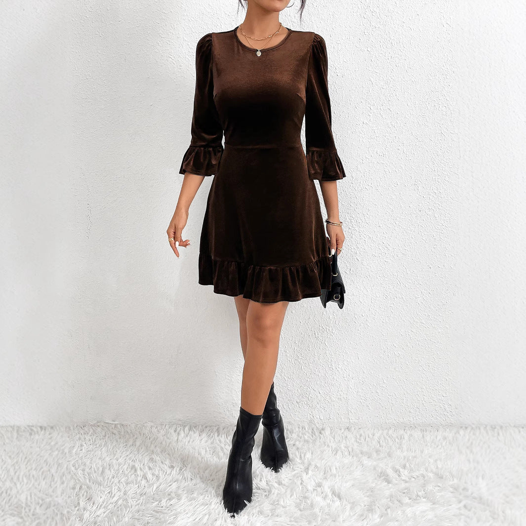 Damen Samt-Minikleid mit taillierter Korsagenlinie, gerafften Volantärmeln und stufigem Saum – Élara