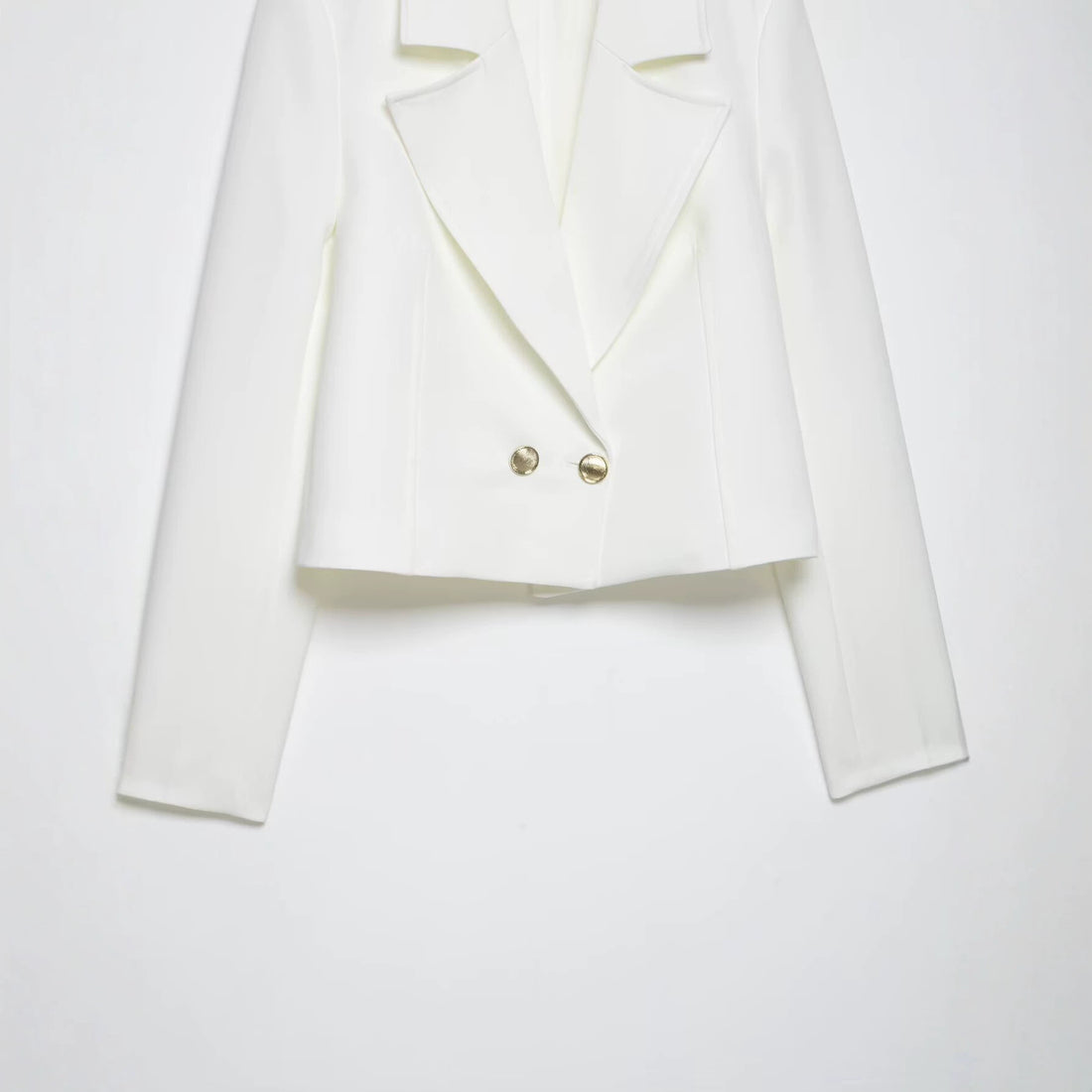 Damen Eleganter taillierter Cropped‑Blazer mit doppelreihiger Zierknopfleiste und konstruiertem Revers Echo Archiv