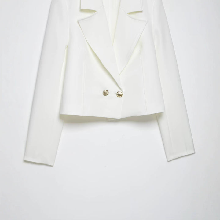 Damen Eleganter taillierter Cropped‑Blazer mit doppelreihiger Zierknopfleiste und konstruiertem Revers Echo Archiv