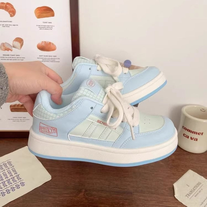 Damen Sportliche Plateau-Sneaker mit ausgeprägtem Schnürsystem und trendigem Design Echo Archiv