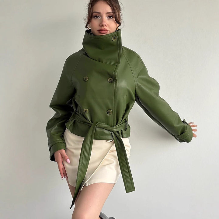 Damen Taillierte Kurzblouson‑Jacke aus Lederimitat mit hohem Stehkragen und Bindegürtel Echoarchiv