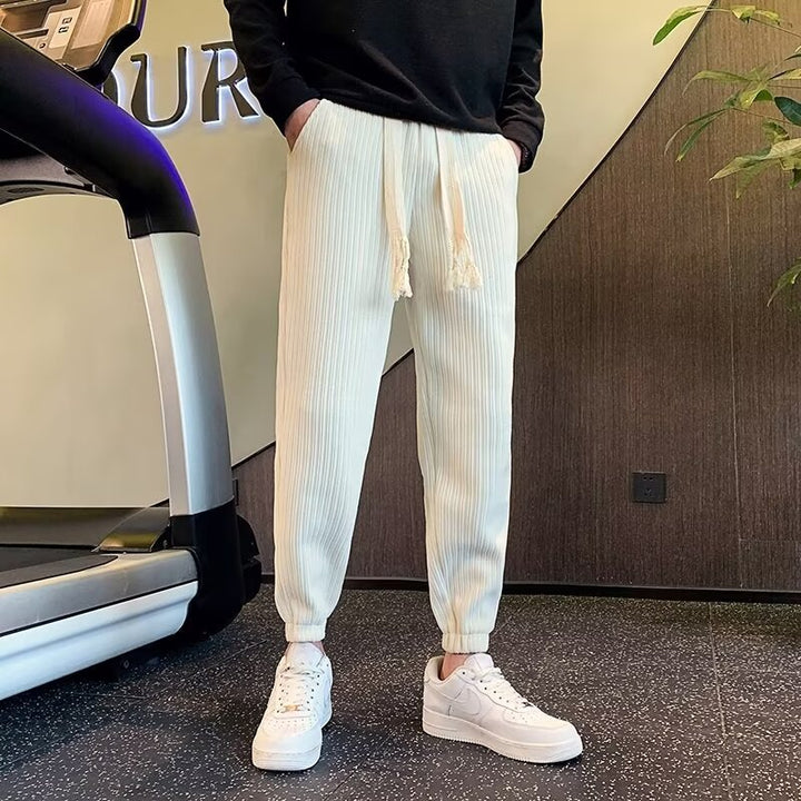 Herren Gerippte Relax-Jogginghose mit Tunnelzug, Eingrifftaschen und elastischen Saumabschlüssen Echoarchiv