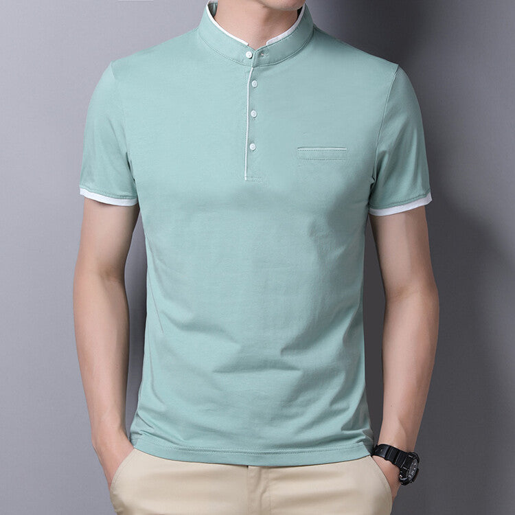 Herren Poloshirt mit modernem Stehkragen und feinen Kontrastdetails Echoarchiv