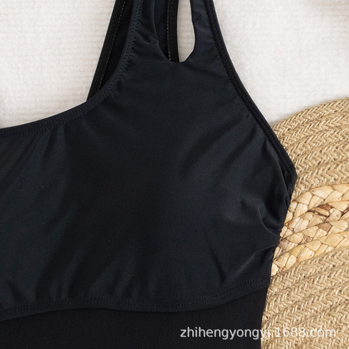 Damen Eleganter Badeanzug mit asymmetrischem Design und praktischer Wickelrock Echo Archiv