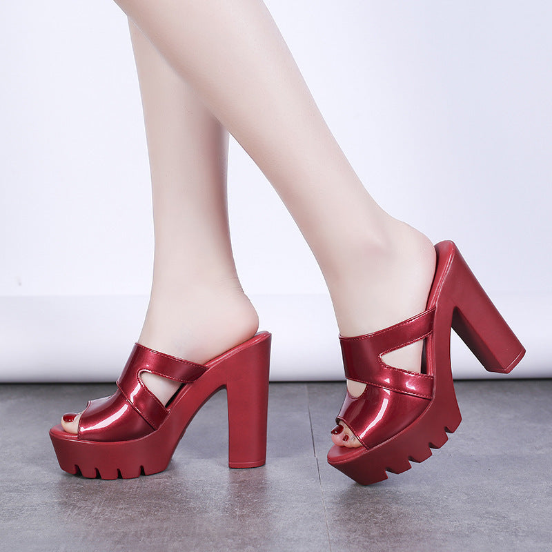 Damen nan Glamour-Mule mit profiliertem Plateau, offener Zehenpartie und skulpturellem Blockabsatz Echo Archiv