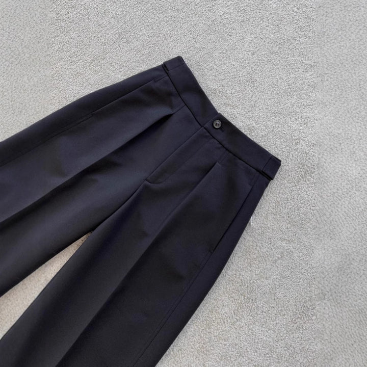 Damen Elegante weite Stoffhose mit Falten Echoarchiv