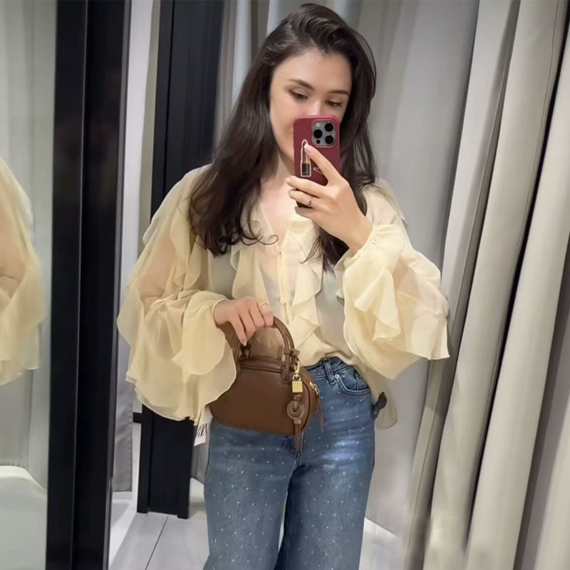 Damen transparente Chiffonbluse mit mehrlagigen Volants, weiten Ballonärmeln und durchgehender Knopfleiste – Élovi