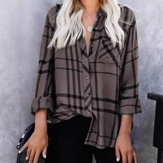 Damen Oversize-Hemdbluse mit Karomuster, Brusttasche und umkrempelbaren Ärmeln – Élovi