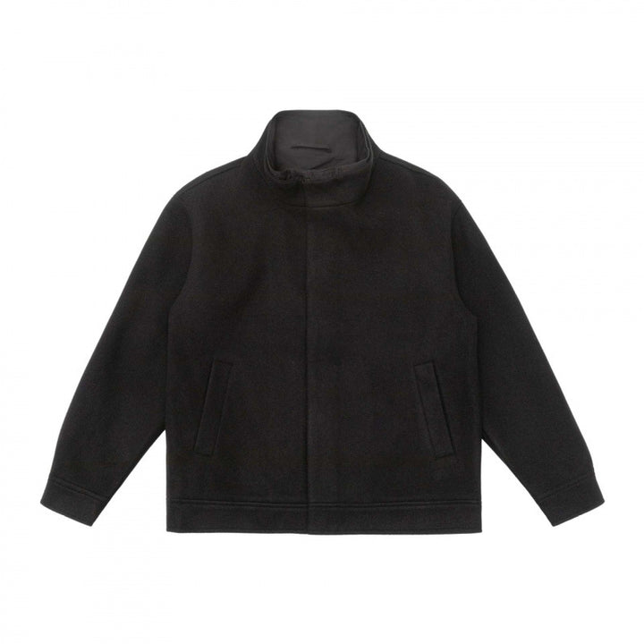 Herren Kurz geschnittene Wollmix‑Blousonjacke mit Stehkragen, verdeckter Knopfleiste und schlichter Silhouette Echo Archiv